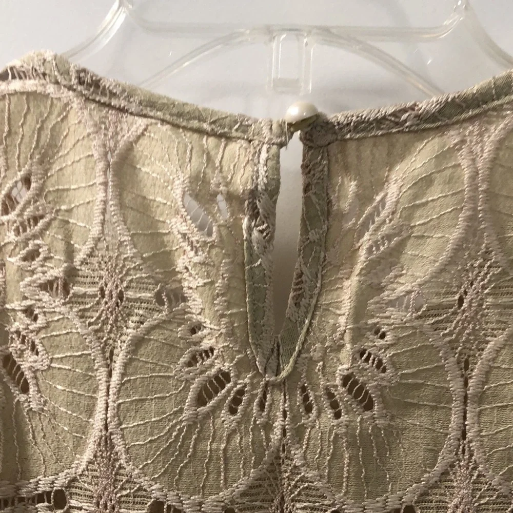 NEW CUPSHE Eyelet Top Womens M Shirt Dressy Embroidered Crochet blouse NWT Beige - Picture 9 of 14